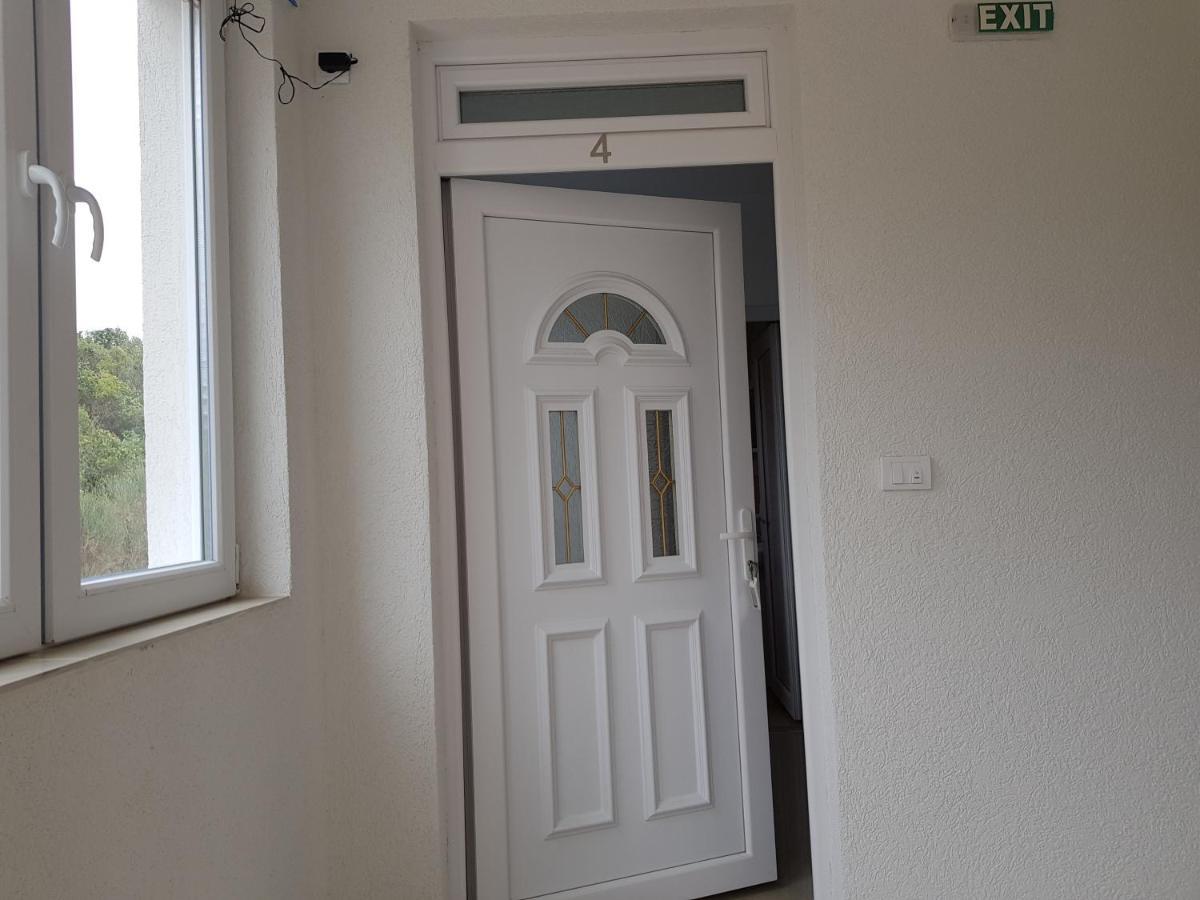 Apartmani Vila Ebra Утеха Екстериор снимка