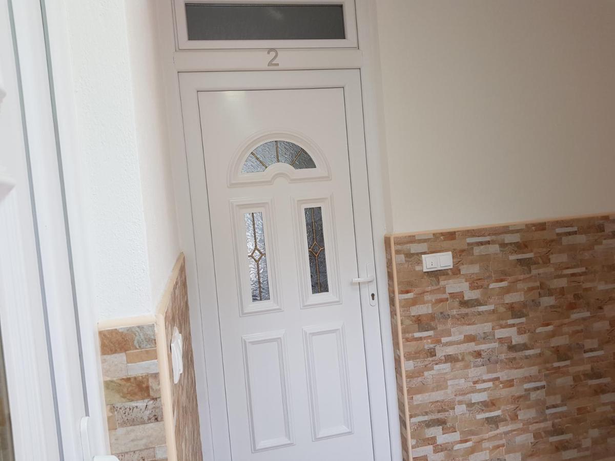 Apartmani Vila Ebra Утеха Екстериор снимка