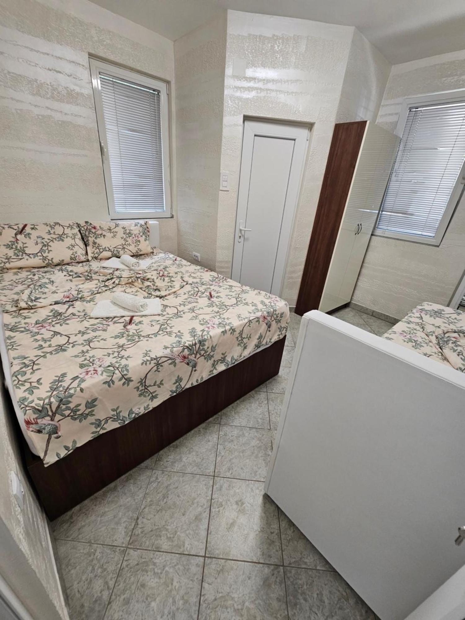 Apartmani Vila Ebra Утеха Екстериор снимка