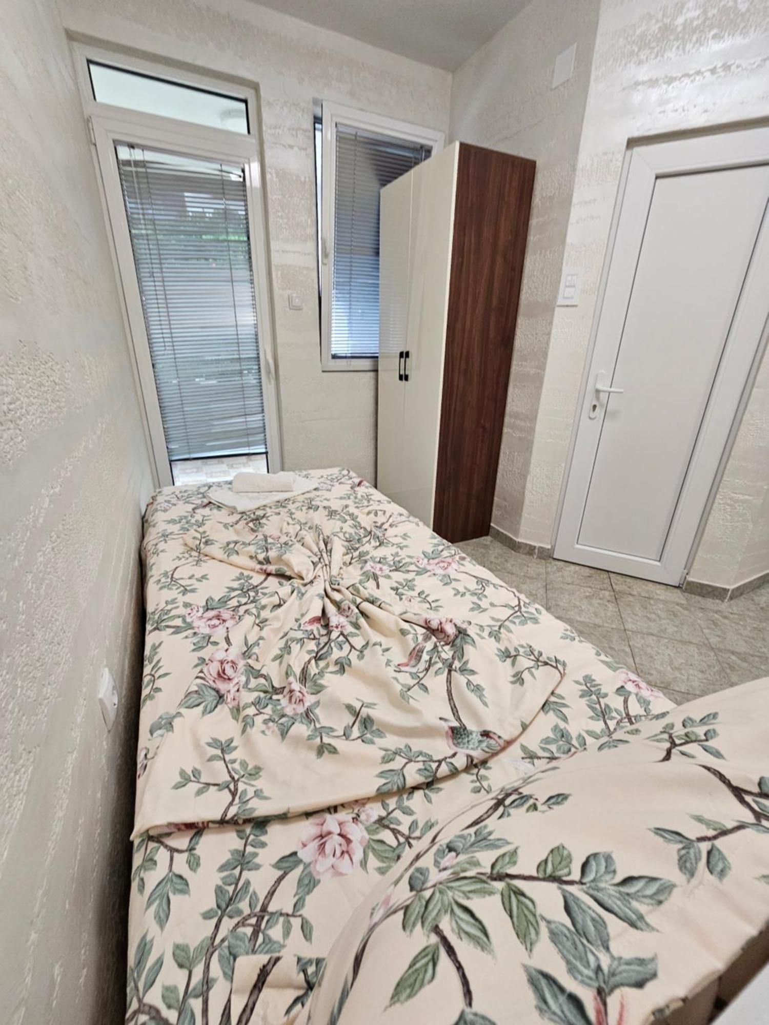 Apartmani Vila Ebra Утеха Екстериор снимка