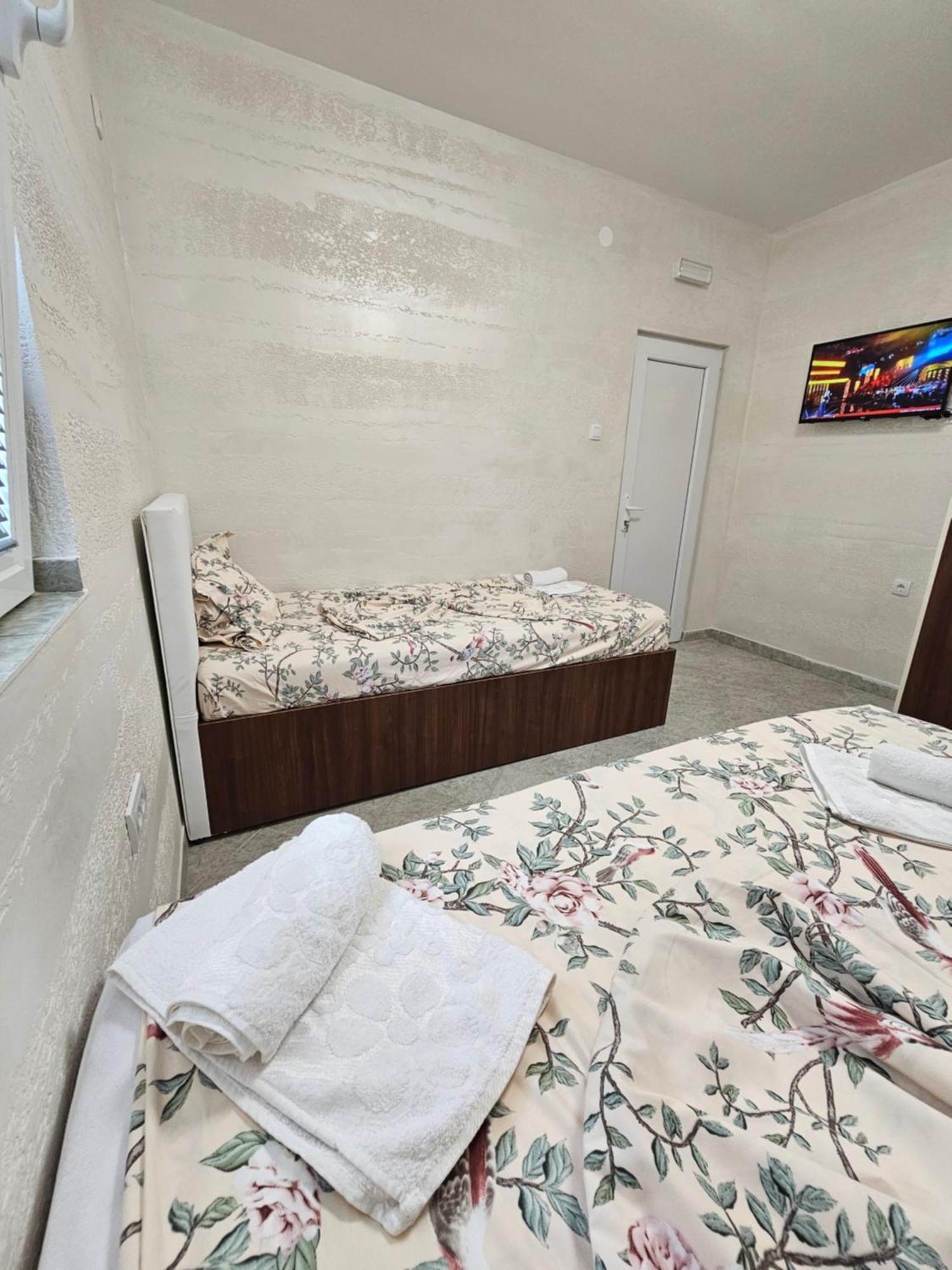 Apartmani Vila Ebra Утеха Екстериор снимка