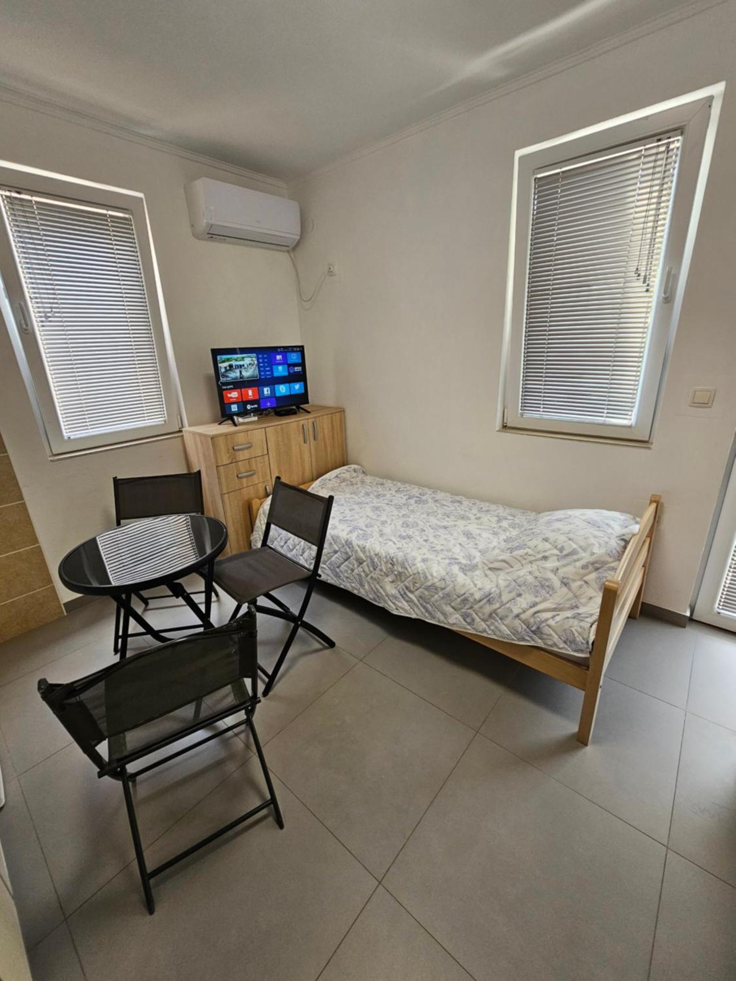 Apartmani Vila Ebra Утеха Екстериор снимка
