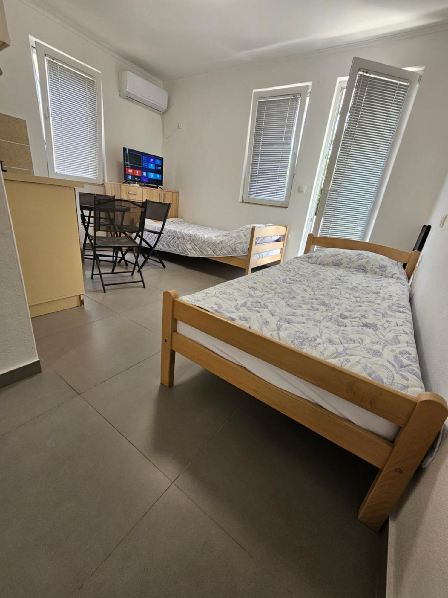 Apartmani Vila Ebra Утеха Екстериор снимка