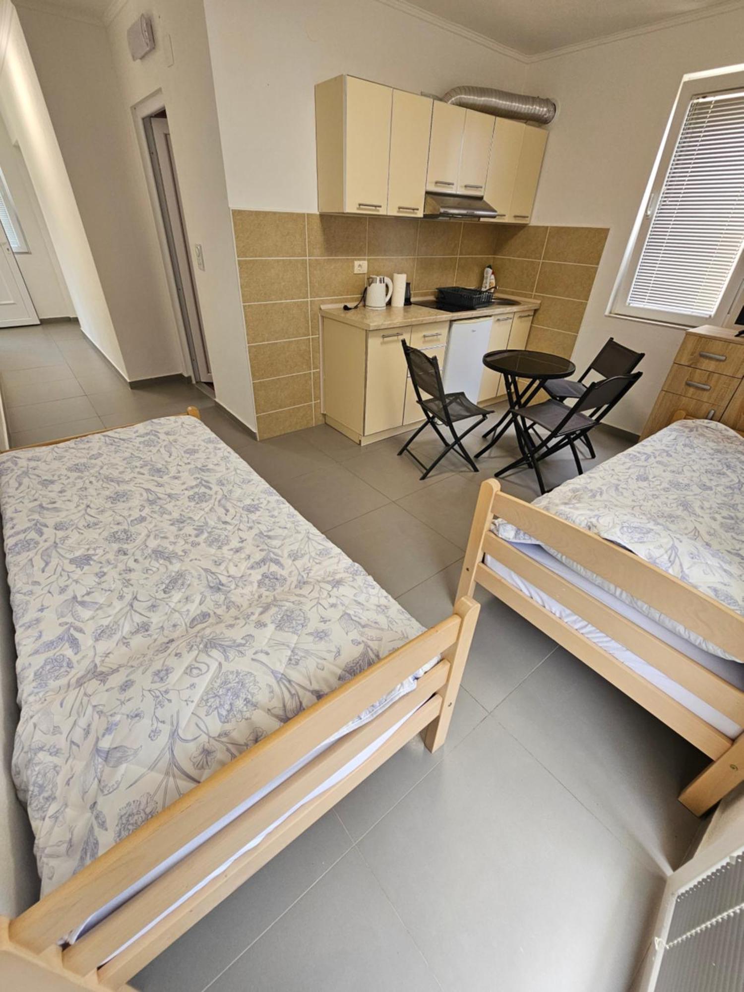 Apartmani Vila Ebra Утеха Екстериор снимка