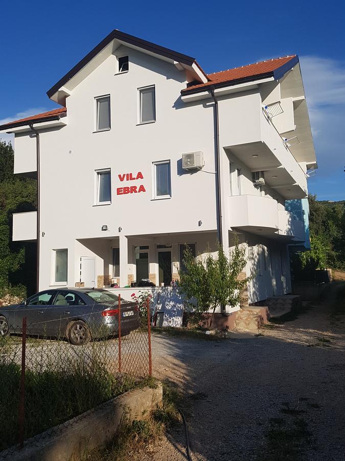 Apartmani Vila Ebra Утеха Екстериор снимка