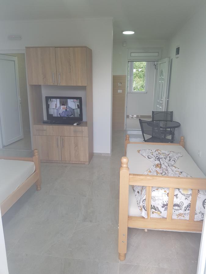 Apartmani Vila Ebra Утеха Екстериор снимка