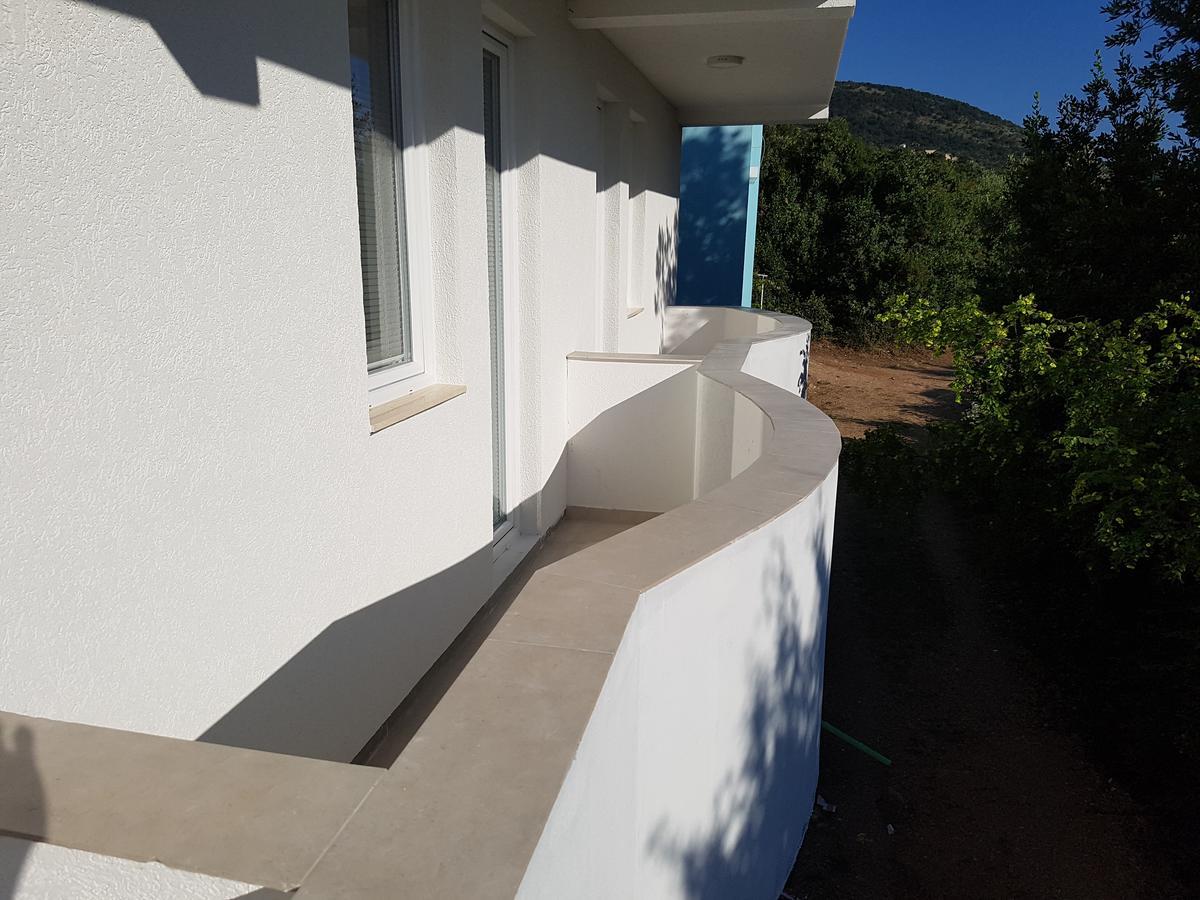 Apartmani Vila Ebra Утеха Екстериор снимка