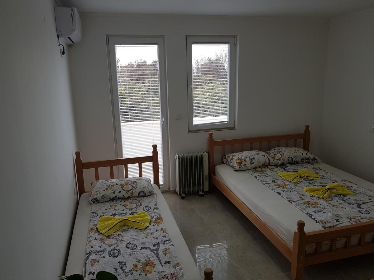 Apartmani Vila Ebra Утеха Екстериор снимка