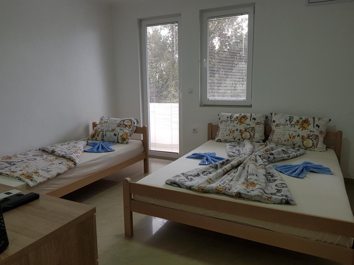 Apartmani Vila Ebra Утеха Екстериор снимка