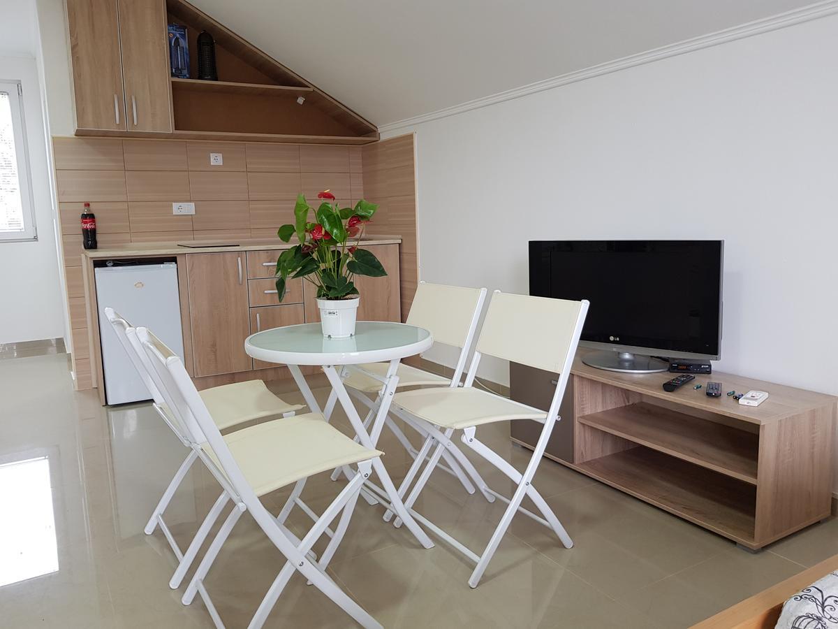 Apartmani Vila Ebra Утеха Екстериор снимка
