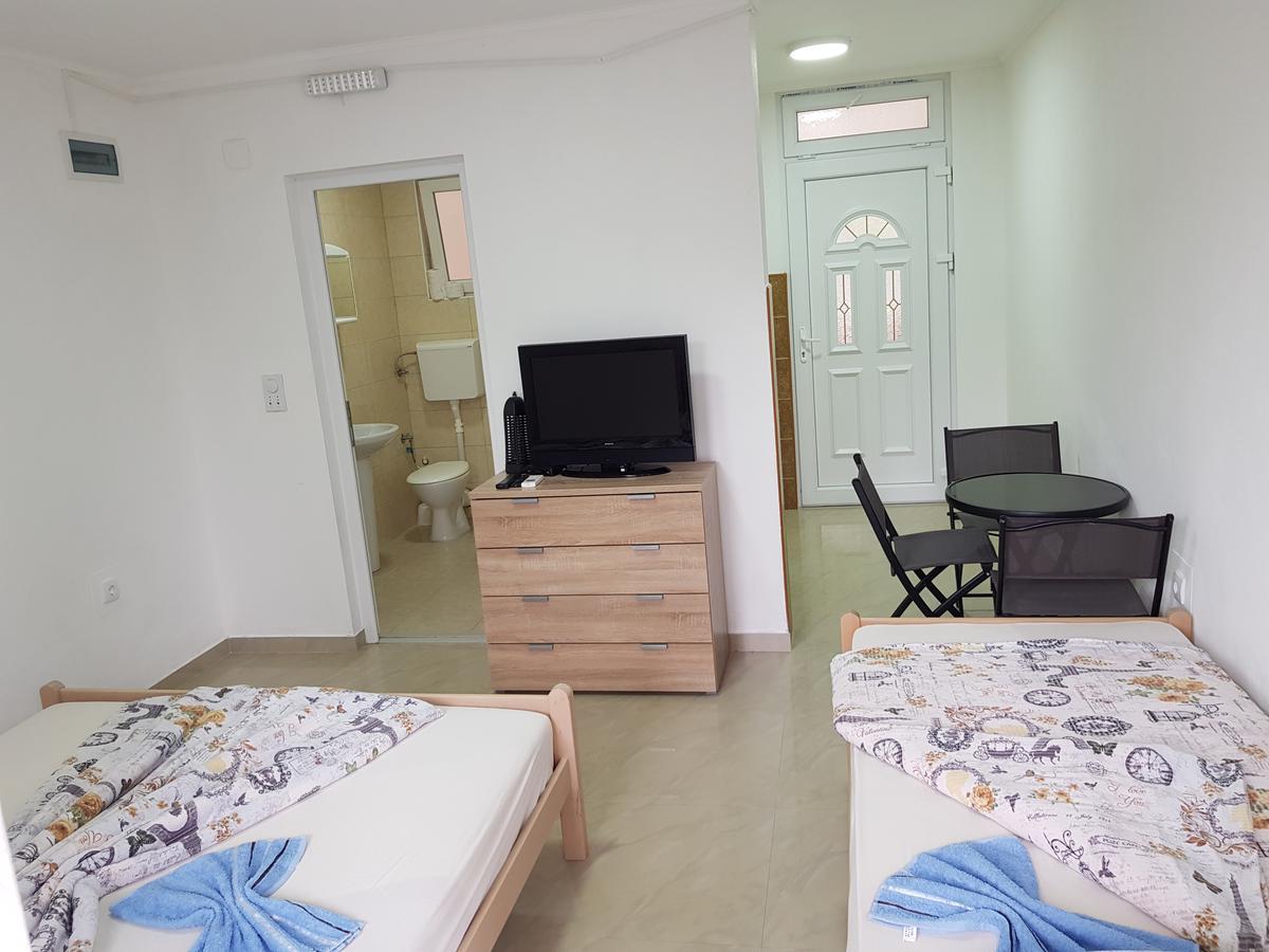 Apartmani Vila Ebra Утеха Екстериор снимка